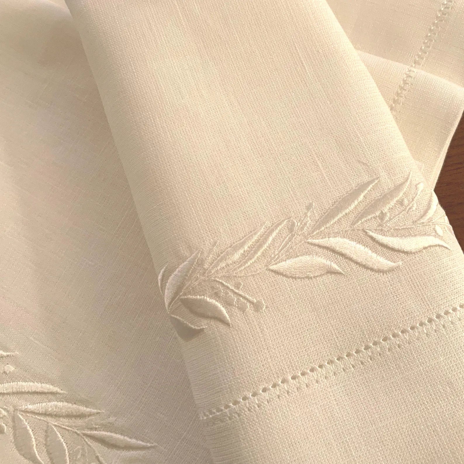 LeafEmbroideredHemstitchOffWhiteNapkinSet.webp