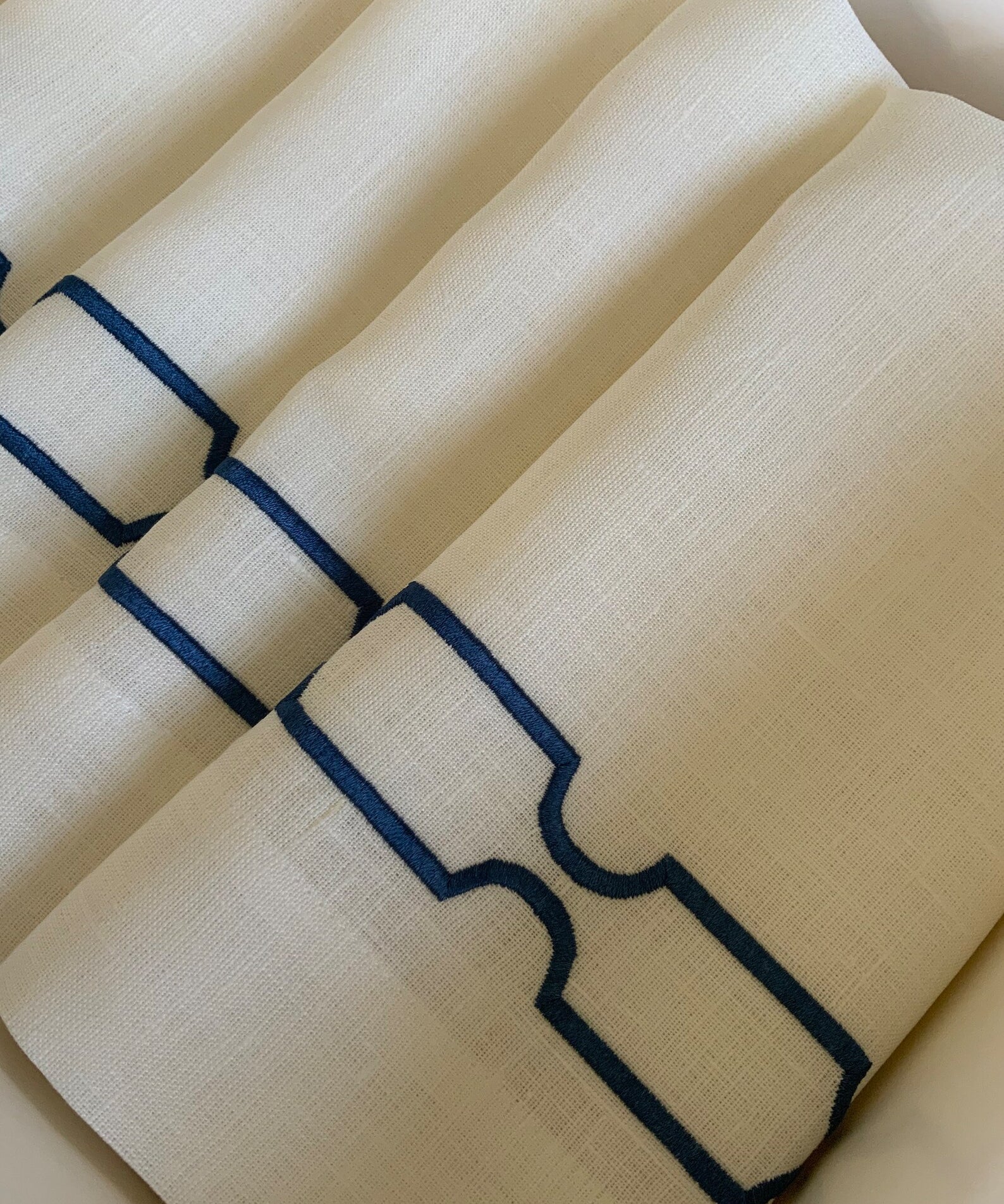 MarinechainNavyBlueLinenNapkinSet2.jpg