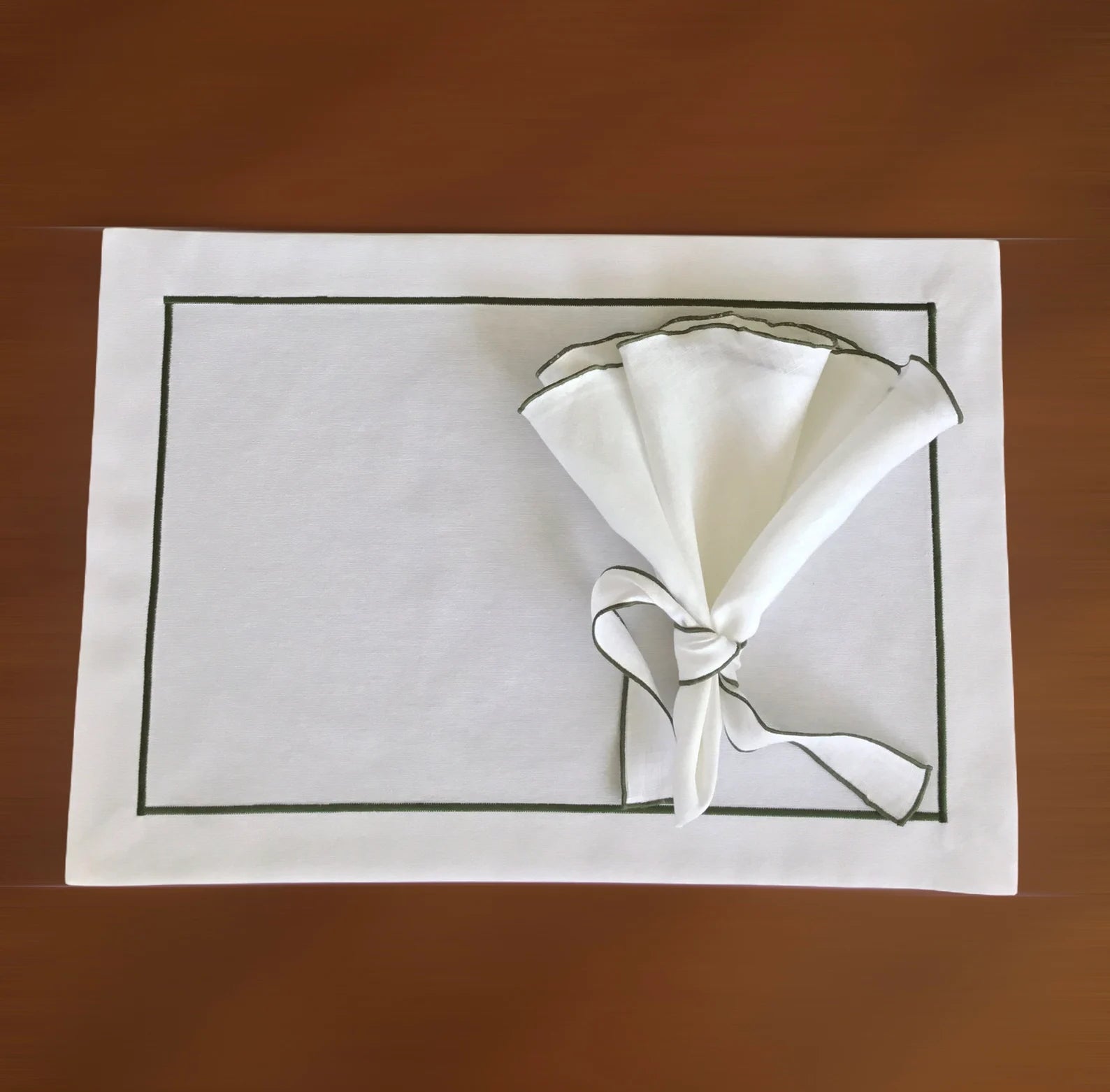 Green Embroidered Linen Placemat and Napkin Set