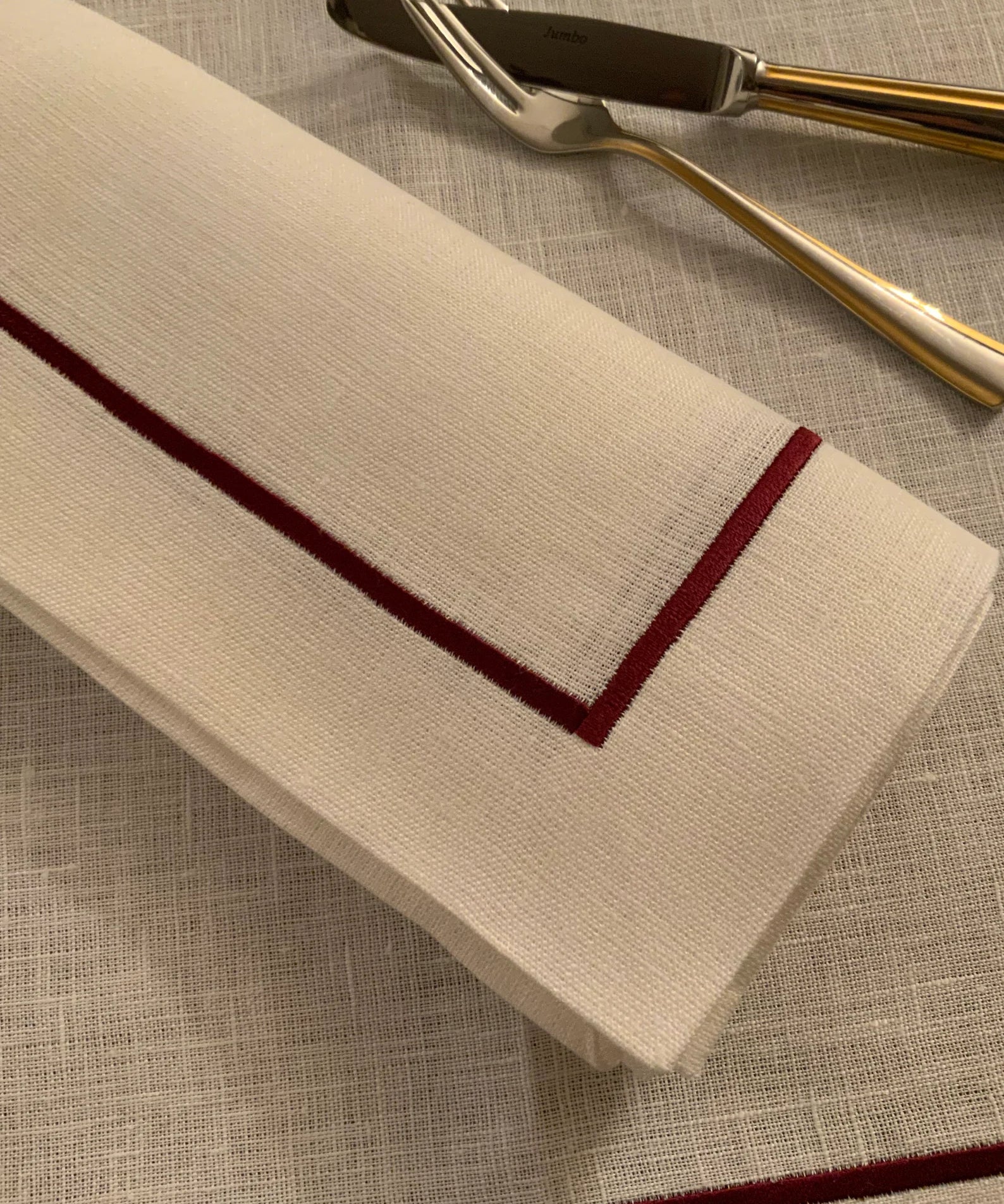 line-burgundyplacematnapkinset2.webp