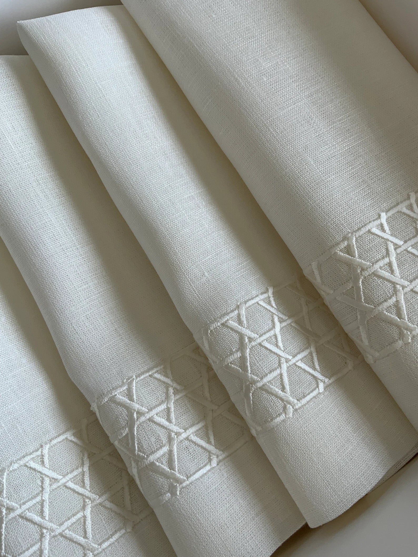soft_linen_napkin_set.webp